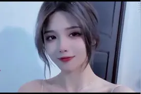被多个小姐姐亲是什么感觉？视频封面