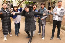 真假老师5：糖糖假扮老师被发现，竟然告诉老师在演戏，她要干啥视频封面