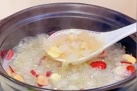为何你煮的银耳不出胶？大厨教我如何煮银耳，软糯香甜，黏稠顺滑视频封面