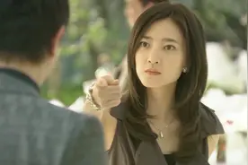 爱情：小伙帮同学索要电脑赔偿，冤家路窄，遇上找他赔裙子的美女视频封面