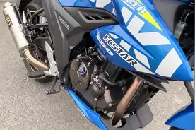 3.2万！铃木极客飒250街车，配ABS，动力强颜值高，听听声浪如何视频封面