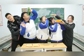 假如上课是喝饮料，没想学渣直接喝光了学校全部的饮料，真逗视频封面