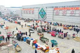 河南一企业一人领800万年终奖？总经理发一半说“快抱不动了”视频封面