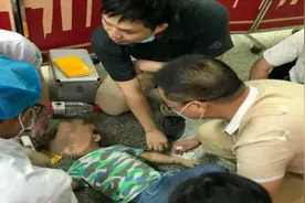 感人一幕！广州男孩地铁上突发抽搐心脏骤停，医生跪地抢救视频封面