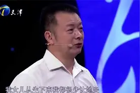 父亲为找女儿，干起网约车随身携带寻女卡片，只为扩大宣传视频封面