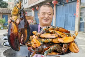 780买12斤龙虾钳子，倒入50斤粗盐做盐焗虾钳，满满虾钳肉吃过瘾视频封面