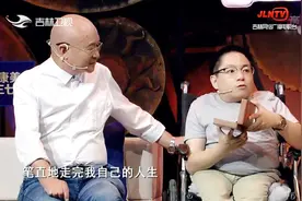 师生重逢，“瓷娃娃”回赠老师钢笔，一支钢笔代表这么多意思？视频封面