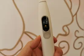 内置陀螺仪和触摸屏，刷牙结果都能直接显示，欧可林电动牙刷开箱视频封面