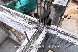 农民李磊第一次见泡沫建房，三层小别墅全是泡沫，这样的能结实么视频封面