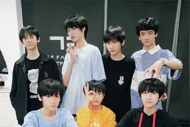 TF家族三代练习生整蛊扮鬼玩 结果把私生吓跑了视频封面