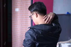 1个简单的动作，消除上颈后堆堆肉，疏通经络，保护颈椎健康视频封面