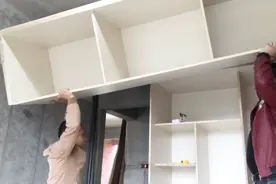 房间衣柜顶部是如何做的，师傅现场带您看看，长见识了视频封面