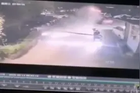 浙江一特斯拉突然失灵加速撞毁栏杆，司机抢救7小时输血5000ml视频封面