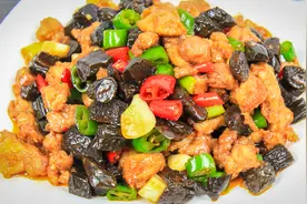 厨师长教你“酱菜鸡丁”又嫩又滑技巧，学会了在家做，可以经常吃视频封面