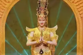 关晓彤翻跳千手观音，原以为王者结果青铜，表情管理是时候加强了视频封面