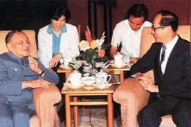 邓小平会见香港名人李嘉诚，曾说：争取活到1997年，到香港看看视频封面