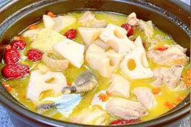 炖莲藕鸡汤，直接下锅炖是大错，教你正确做法，莲藕软糯不发黑视频封面