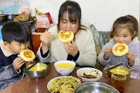 割一把小葱，景辉做葱油饼，外焦里嫩，咬一口葱香浓郁，太过瘾了视频封面