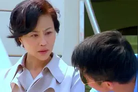夫妻：女清洁工用100块帮公司挽回500万，老总一看她人，当场求婚视频封面
