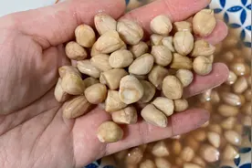 花生米不用油炸，倒入水中泡一下，比油炸得更好吃，香脆可口视频封面