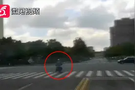 太疯狂！6分多钟行驶了近5公里 摩托车逆行遇查上演街头逃窜视频封面