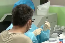 快讯！郑州新冠疫苗加强针启动，接种满6个月18岁及以上人群可打视频封面