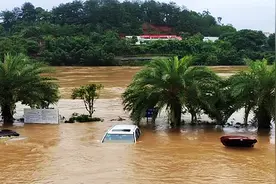 云南广西福建三省连降暴雨，导致山洪泥石流暴发，多人死亡和失踪视频封面