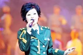 她登上春晚一夜成名，却在自己演唱会上突发疾病去世，年仅37岁视频封面