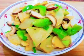 家常青椒土豆片, 和香菇一起炒，美味又不胖, 赶紧尝一尝视频封面