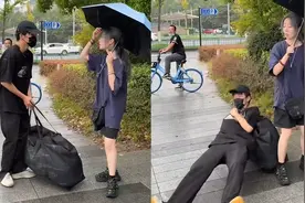 杭州一大学开学，学长卖力给新生搬行李，扛到肩上时瞬间翻车视频封面
