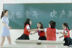 搞点儿乐：8岁女孩会表演“变脸”，这才艺为啥这么好笑？视频封面