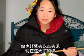 独自在家隔离病情加重 男友心疼下厨做小鸡安慰 临走前举动真暖心视频封面