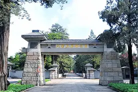 八宝山有何特殊性？为何名人都想埋葬在那？81号墓主又是谁视频封面