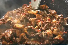 狗肉这么做太好吃了，大火生炒，连味精鸡精都不用放。视频封面