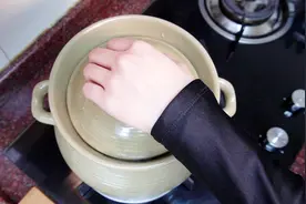 春天祛湿最爱客家这锅汤，下料很简单，香味四溢，出锅3碗不够喝