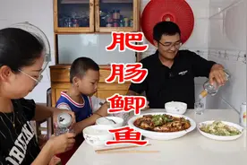 华子钓回来18条鲫鱼，配上猪大肠，做个肥肠鲫鱼，媳妇说吃着过瘾视频封面