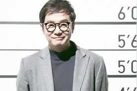 他是韩国鬼才编剧，《率性而活》就是他编的，网友：脑洞真大！视频封面