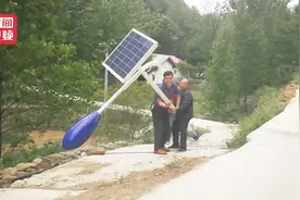 俩小伙自费六万给村里装路灯 父母驱车百公里帮完成心愿视频封面