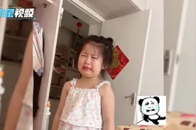 漏风小棉袄！萌娃发现自己长得像爸爸后痛哭，边哭边质问妈妈视频封面
