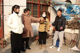 东东媳妇强拉着东东，找来娜娜家讨说法，娜娜理直气壮不甘示弱视频封面