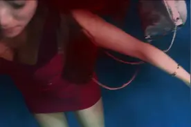 美女解说：美女水下被绑，紧急时候竟意外自救视频封面