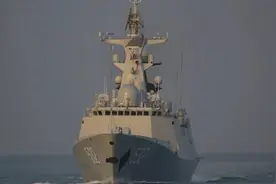 海军荆州舰执行演练任务突遇外舰擅闯，霸气喊话！视频封面