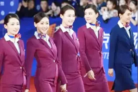 袁泉、张天爱、李沁、张雅玫、杨祺如，谁是《中国机长》最美空姐视频封面