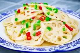 凉拌藕片好吃的窍门都告诉你，脆嫩洁白不发黑，上热菜前用它下酒视频封面