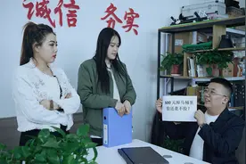 面试：500元掉进马桶你会捡吗？机智女孩的回答被当场录用，佩服视频封面