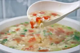 “西红柿豆腐汤”这样做才好喝，营养丰富味道鲜，有空就试试吧视频封面
