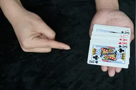 春晚魔术教学：揭秘刘谦表演的空手变牌，原来秘密这么简单！视频封面