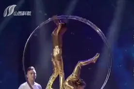 说出你的爱：小女孩表演双人杂技，身体柔韧度惊人，功底太扎实了视频封面