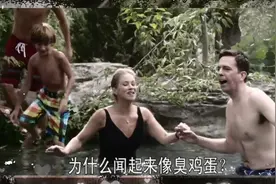 上一秒还在惬意的洗澡，下一秒就惊慌的逃窜，这一家人太有趣了视频封面