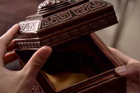 盗墓笔记：紫金盒子被打开，里面的宝物大有来头，连三叔都不清楚视频封面